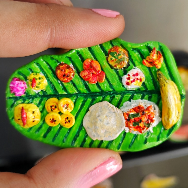 Handmade South Indian Thali Fridge Magnet – Banana Leaf Miniature with Traditional Dishes