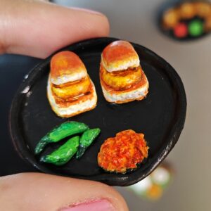 Handmade Vada Pav Plate with Green Chilli & Chutney Fridge Magnet – Mumbai Street Food Miniature