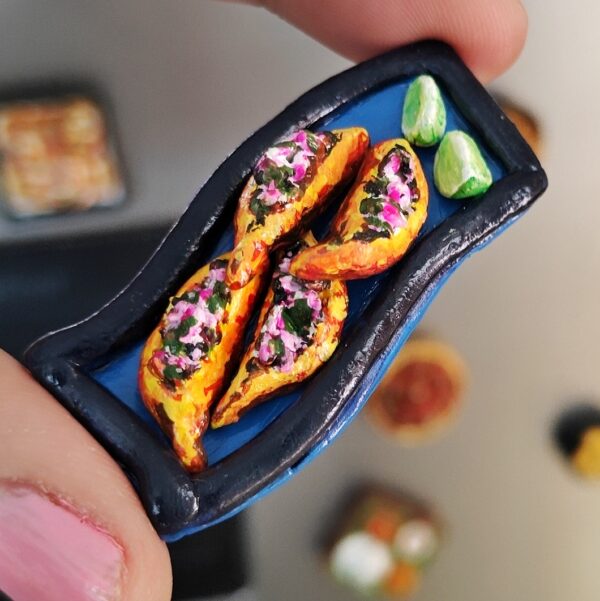 Handmade Mirchi Vada Plate Fridge Magnet – Spicy Indian Street Food Miniature Kitchen Décor