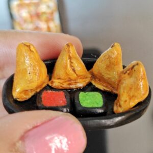 Handmade Miniature Samosa Plate Fridge Magnet – Realistic Indian Snack Décor